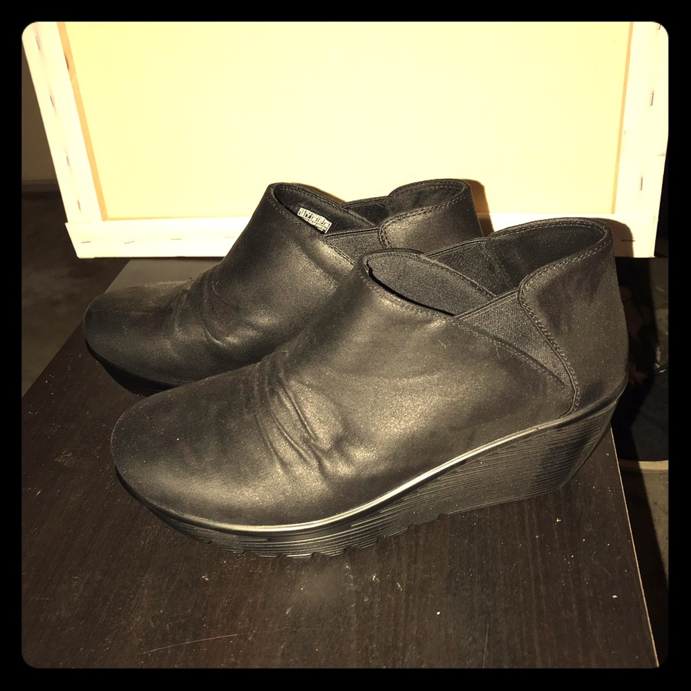 Never worn Sketchers wedge booties